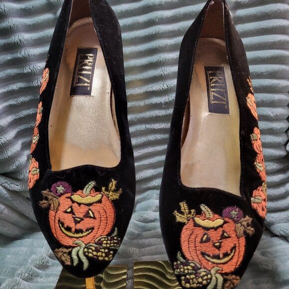 PRITZI Embroidered, Velvet Halloween Flats. Sz 7.5 - Picture 1 of 10
